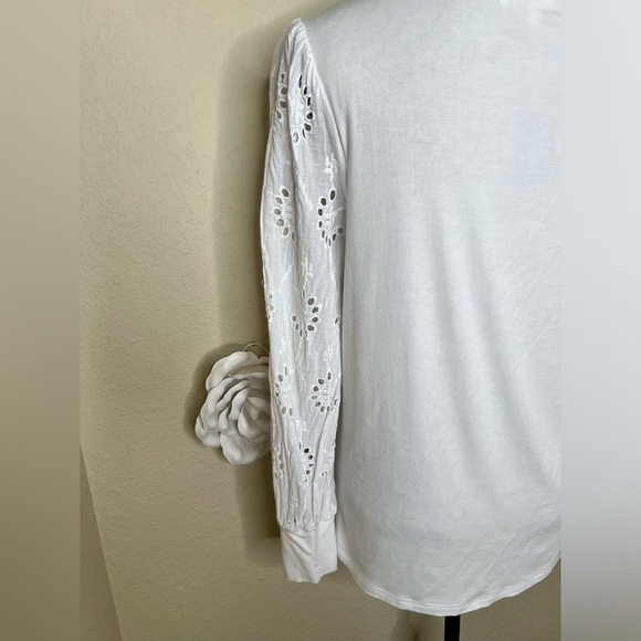 NTM: Entro Solid White Floral Eyelet Long Sleeve Top in Size Small - Picture 16 of 16